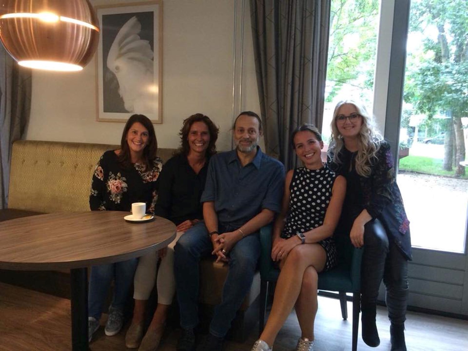 Hugo Borst geeft lezing over zijn nieuwste boek Ach, moedertje Hugo Borst geeft lezing over zijn nieuwste boek Ach, moedertje