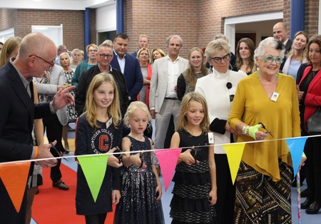 officiële_opening_MCN_door_jong_en_oud.jpg