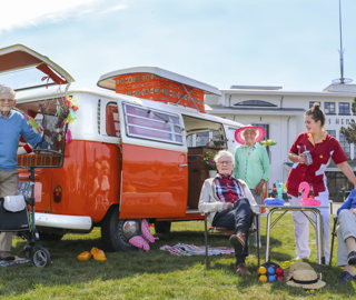 vakantiemaatje ouderen bij camper.jpg