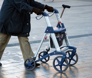 lopen buiten met rollator.jpg