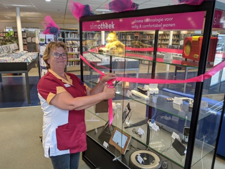 irma van den dungen tijdens opening slimotheek in bieb purmerend op 1 sept 2021.jpg