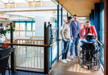 De Zorgcirkel Molentocht Opening Rondleiding Burgemeester En Wethouder Klein