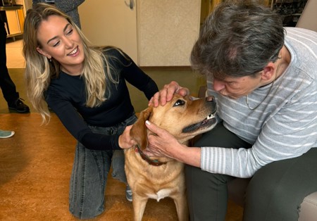 Babette Met Hond (1)